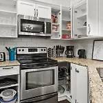 Luxury 3B Mountain Views- Pool & Hot Tub -Sleeps 10