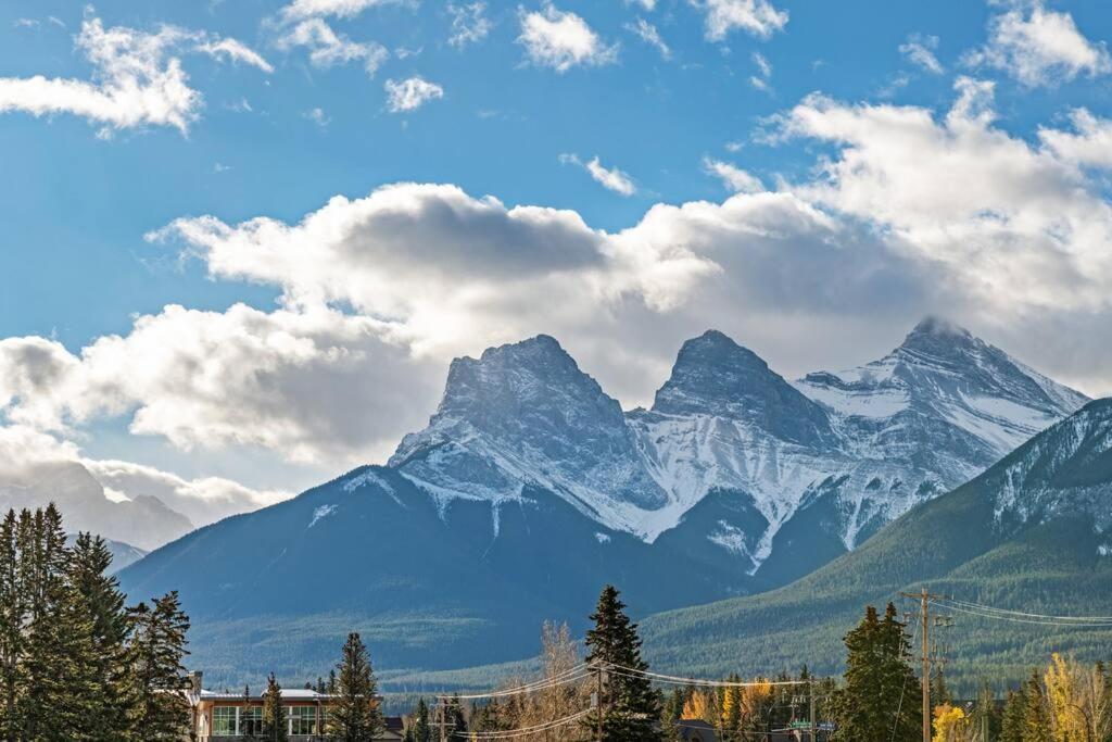 Luxury 3b Mountain Views- Pool & Hot Tub -sleeps 10 *