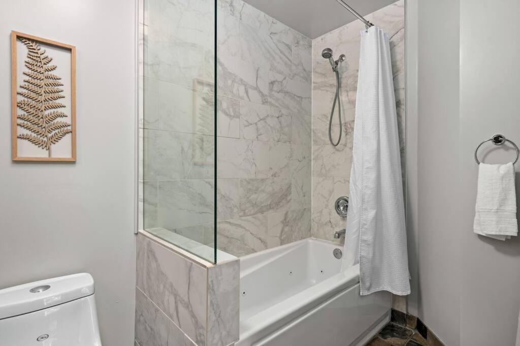 Holiday home Luxury 3b Mountain Views- Pool & Hot Tub -sleeps 10
