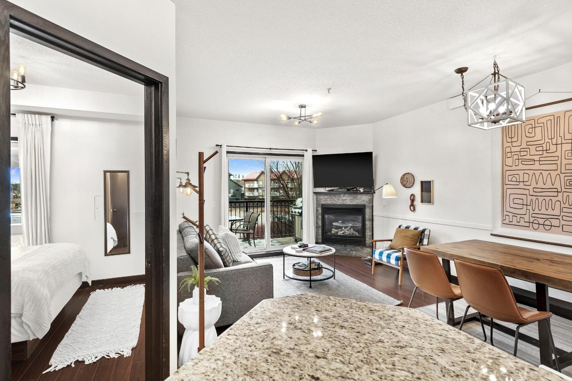 Luxury 3b Mountain Views- Pool & Hot Tub -sleeps 10 *